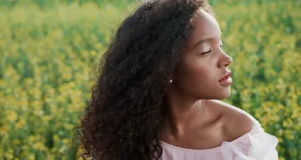 Horizontal video: A woman using a mortar and pestle 10536906. Duration: 40 seconds. Resolution: 4096x2160