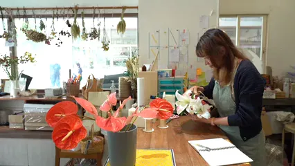 Horizontal video: A customer picking up her ordered bouquet of flowers 5404952. Duration: 12 seconds. Resolution: 3840x2160
